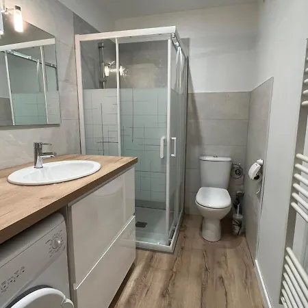 Spacieux Et Cocooning A Aix-les-bains, Proche Des Thermes Et Du - Fr-1-555-73 Apartamento *